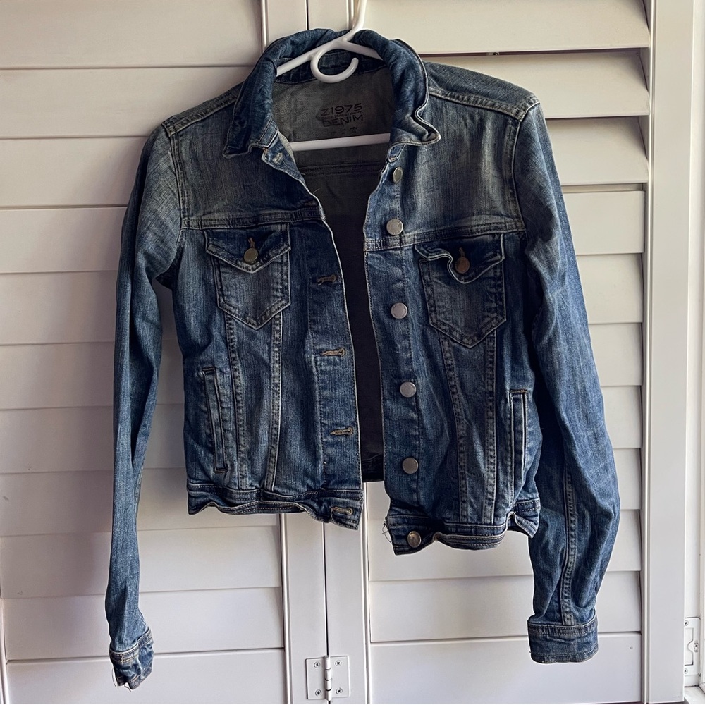 Zara Basic Cropped Denim Jacket - Size Medium - image 1